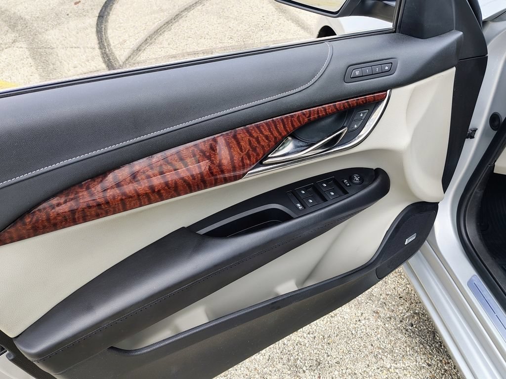 Used 2018 RADIANT SILVER METALLIC Cadillac Luxury AWD image 15