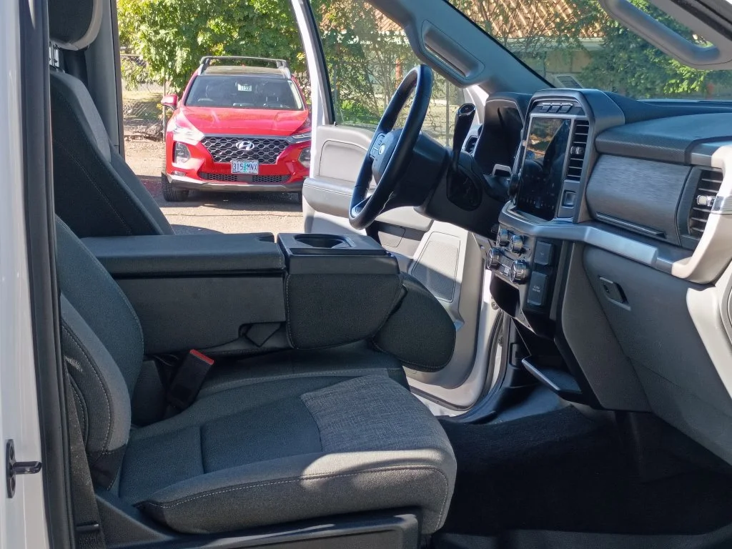 Used 2023 White Ford XL image 19