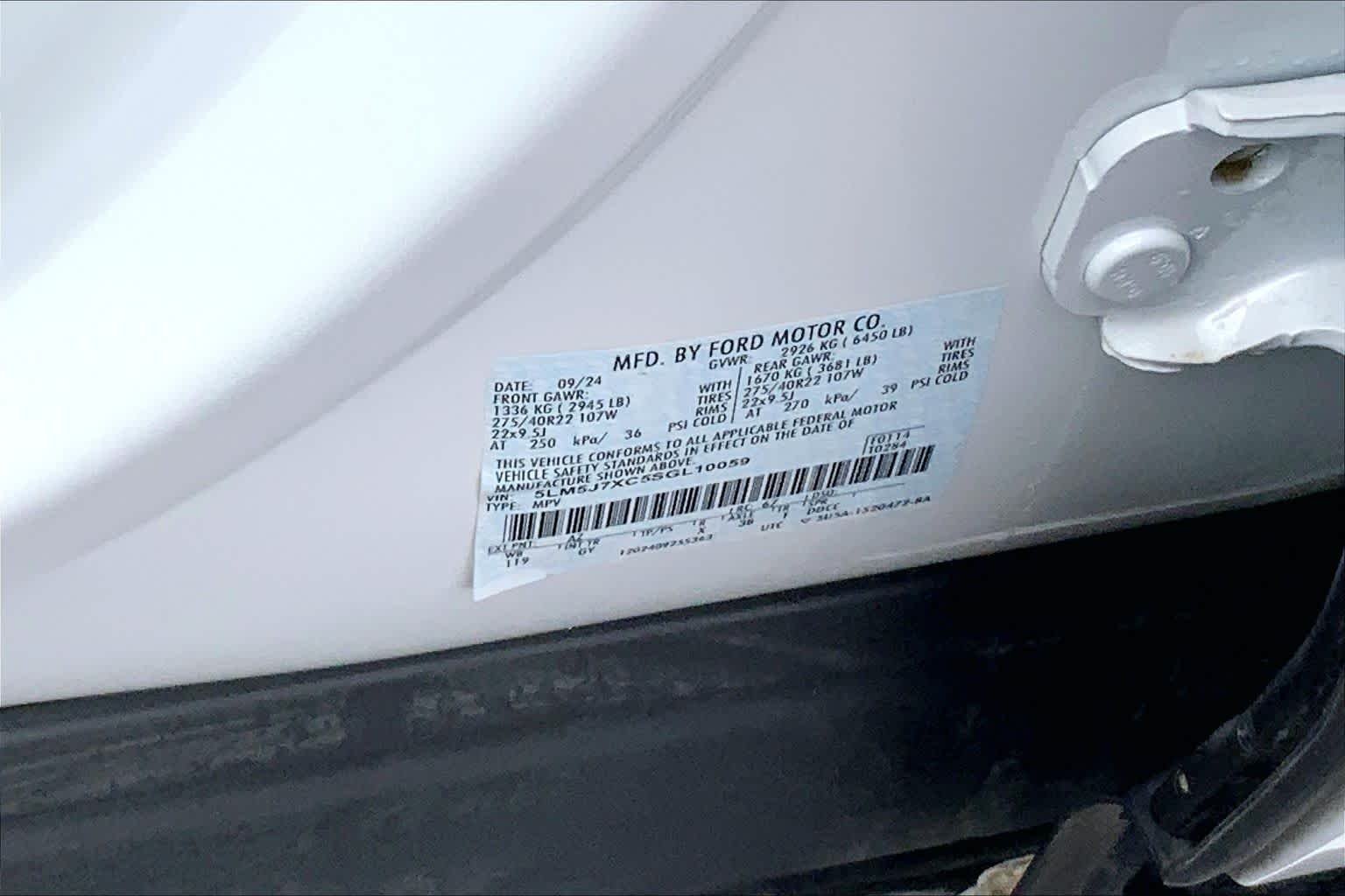 Used 2025 Pristine White Lincoln Reserve image 37