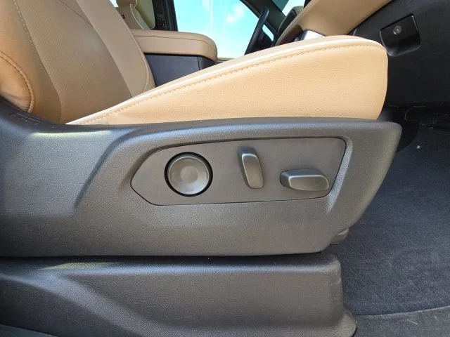 Used 2023 Beige Chevrolet Premier image 22