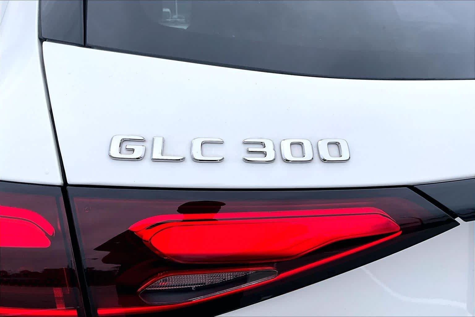 Used 2026 Polar White Mercedes-Benz GLC 300 image 10