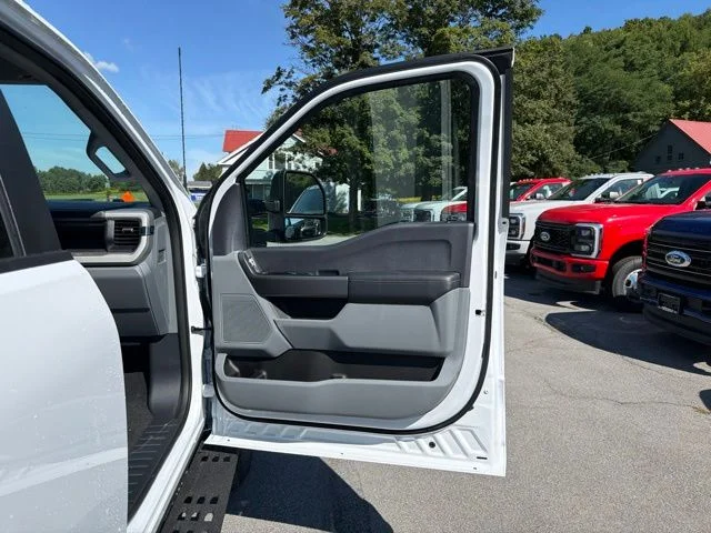 New 2027 Oxford White Ford F-350® XL image 33