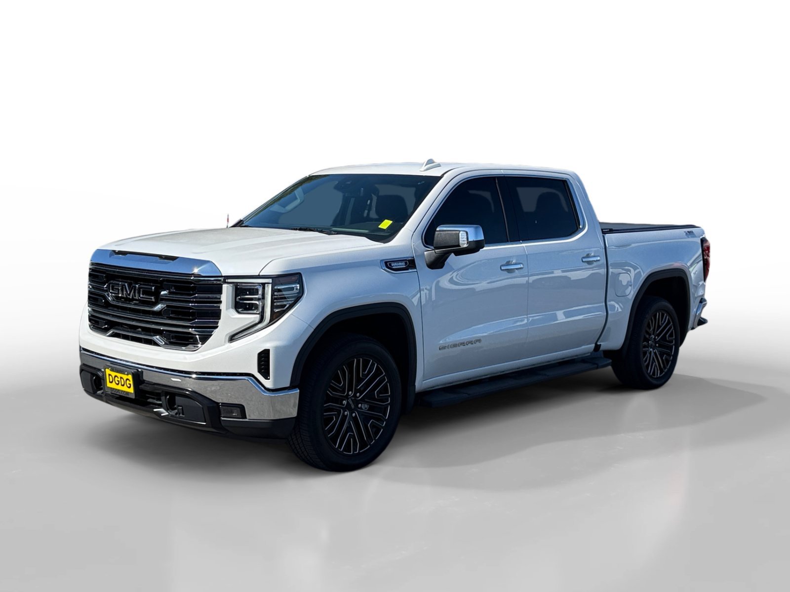 Used 2022 White Frost GMC SLT image 1