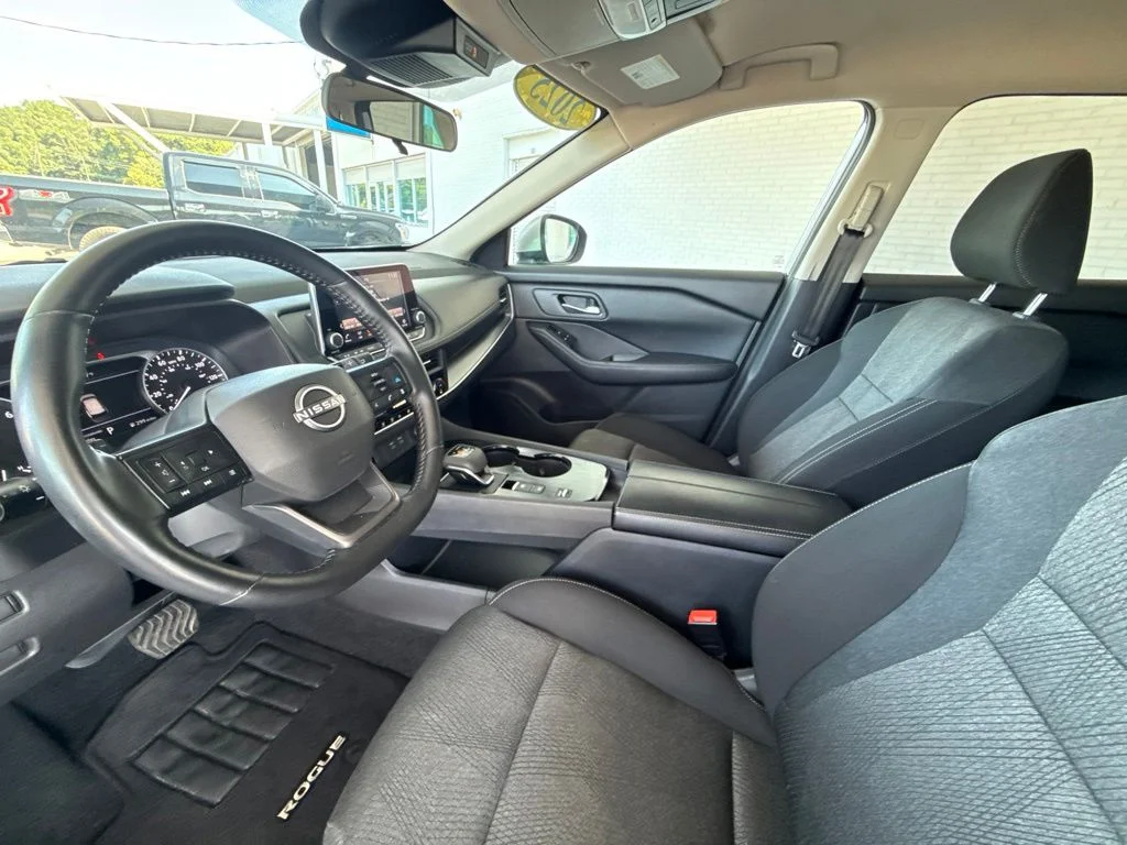 Used 2025 Silver Nissan SV image 27