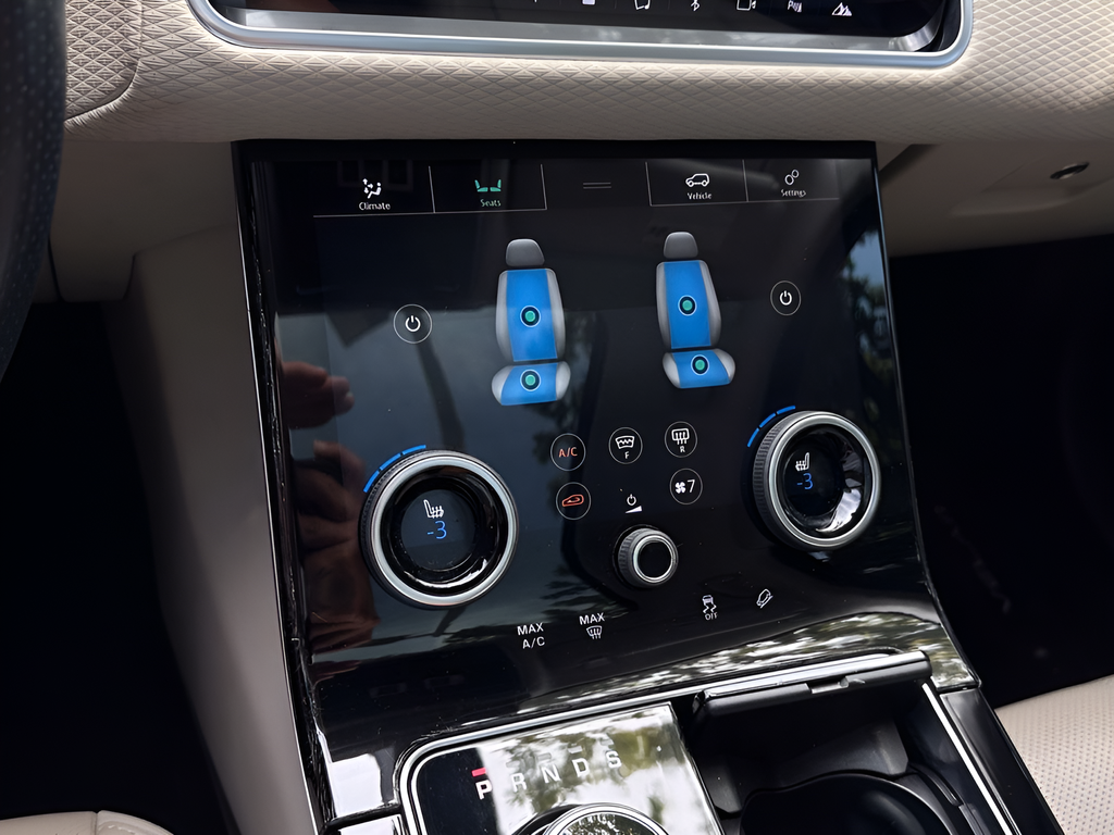 Used 2019  Land Rover S image 11