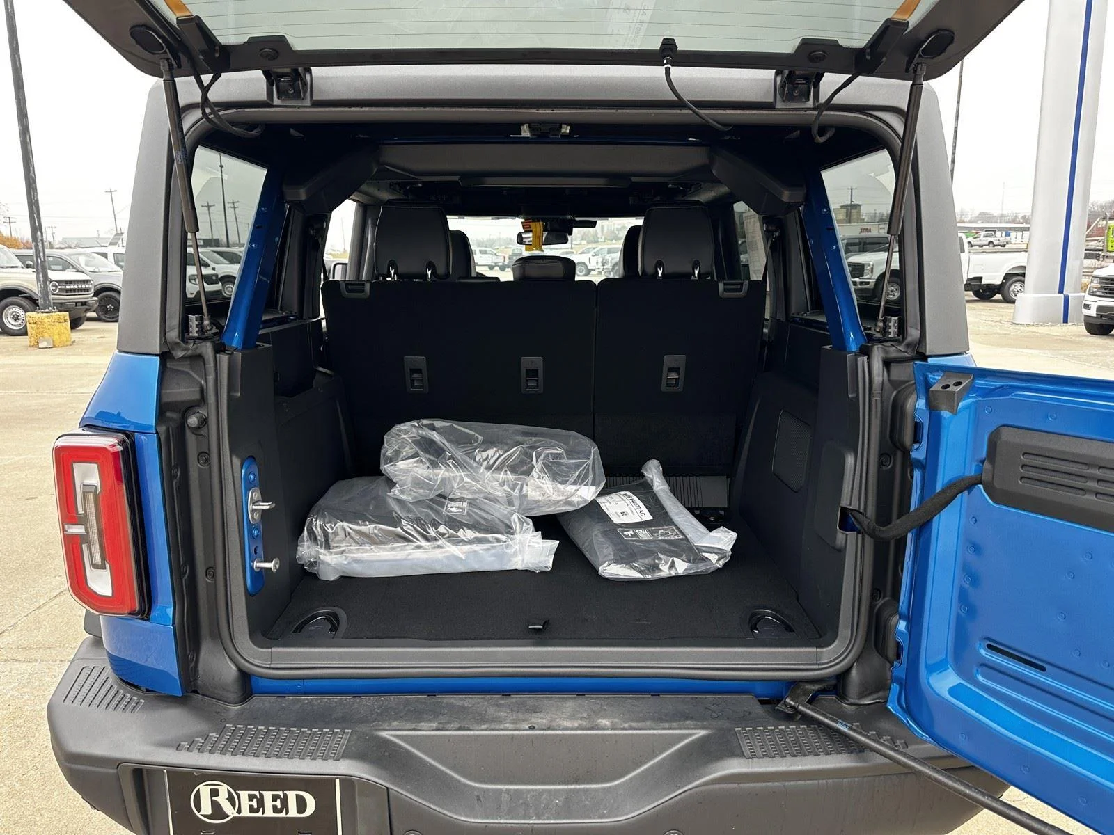New 2025 Velocity Blue Metallic Ford Badlands® image 9