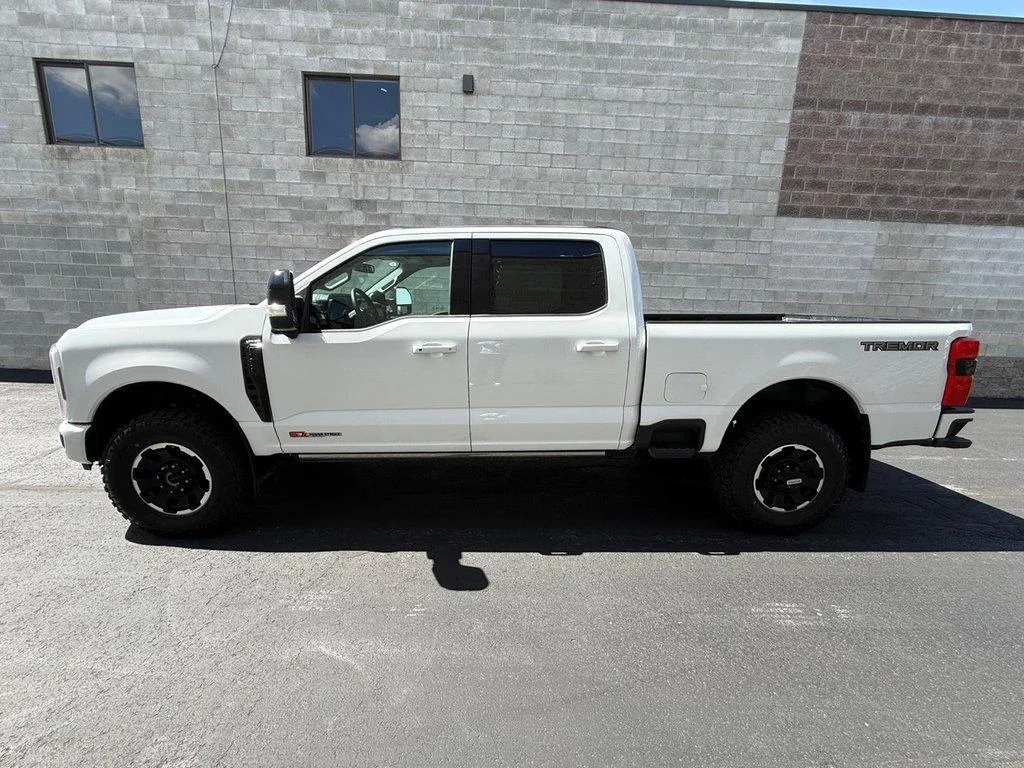 Used 2025 Oxford White Ford LARIAT 4WD CREW CAB 6.75 BOX image 5