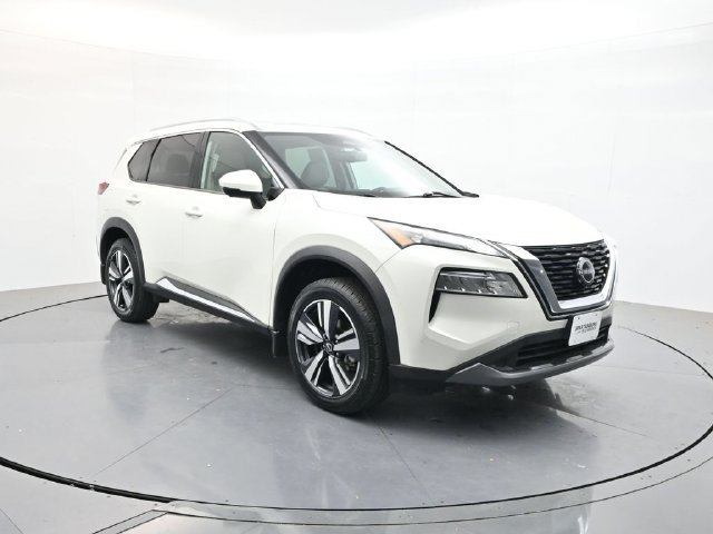 Used 2023 White Nissan SL image 1