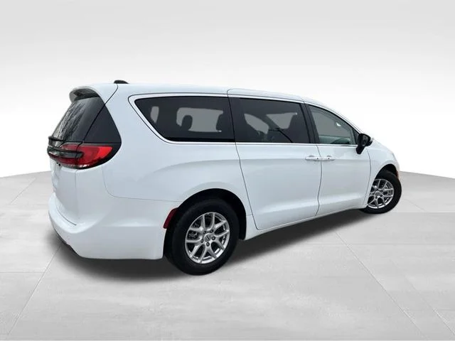 Used 2023 White Chrysler Touring L image 7