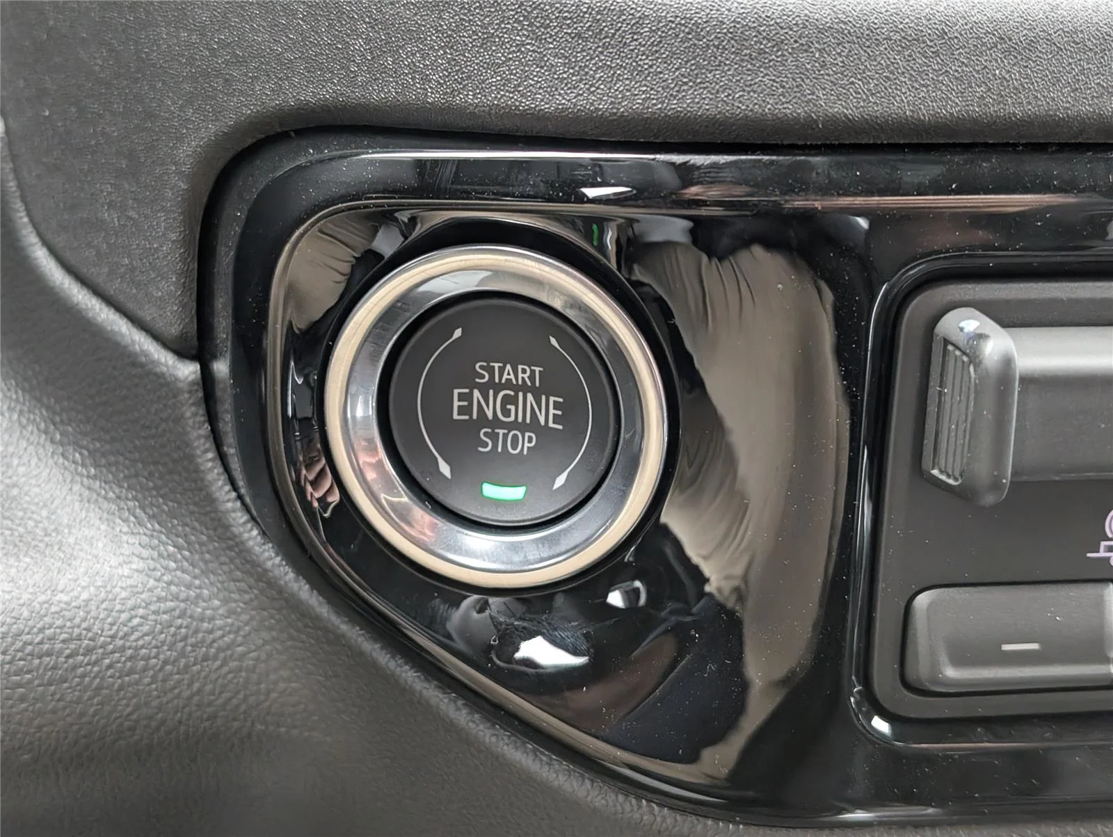 New 2026 Summit White GMC SLT image 26