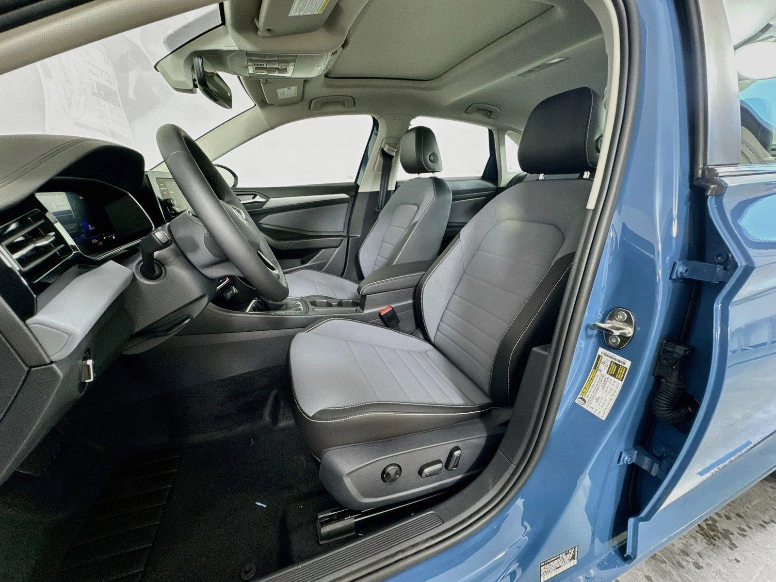 New 2027 Monterey Blue Pearl Volkswagen SE image 20