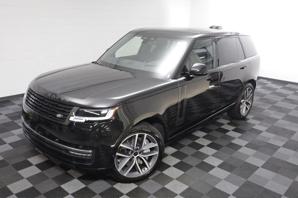 New 2026 Santorini Black LAND ROVER SE LWB 7-Seats / V8 image 2