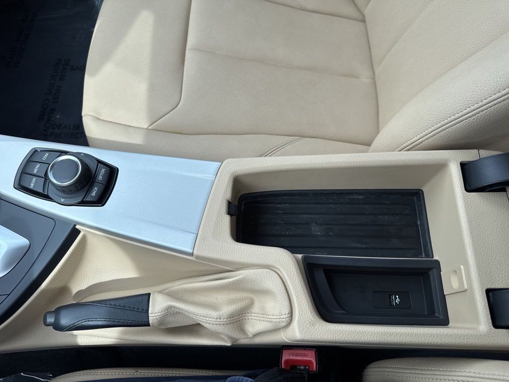 Used 2018 Black Sapphire Metallic BMW 320i xDrive image 22