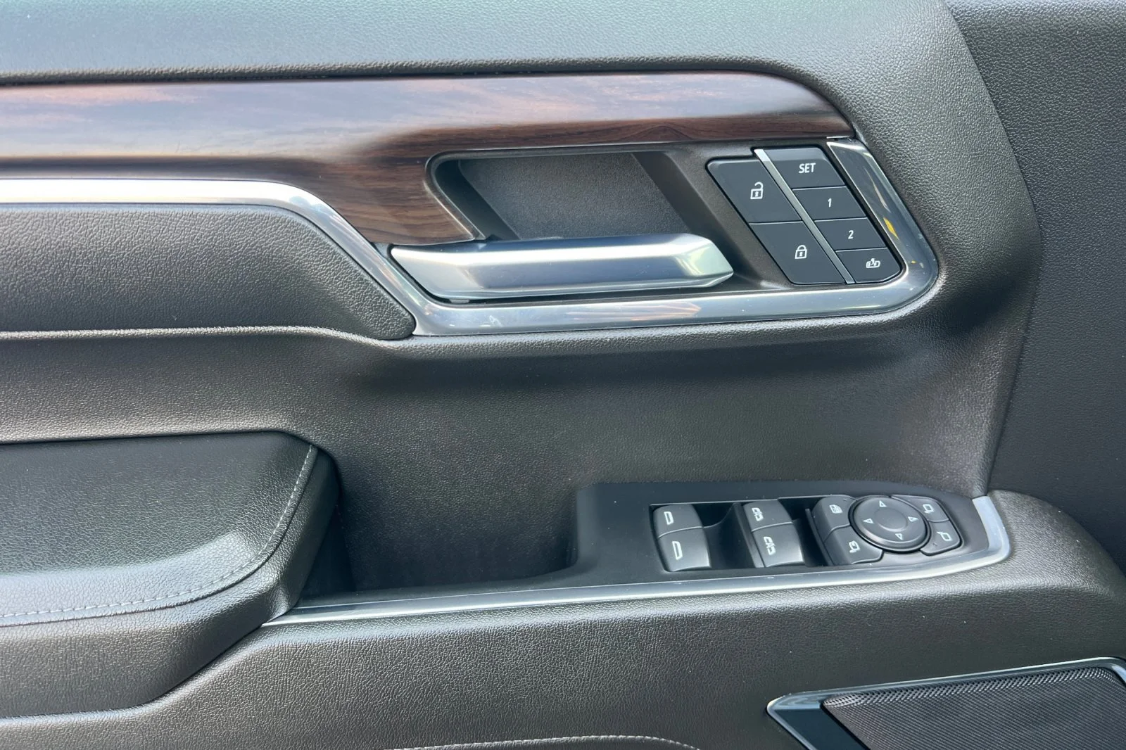 Used 2024 Downpour Metallic GMC SLT image 10