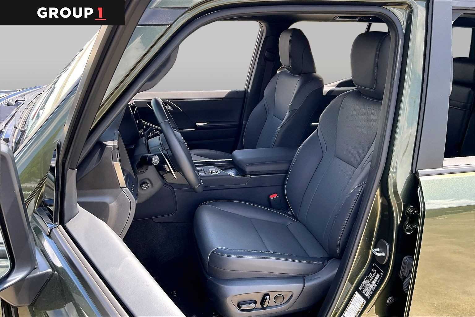 Used 2025 Nori Green Pearl Lexus Premium image 7