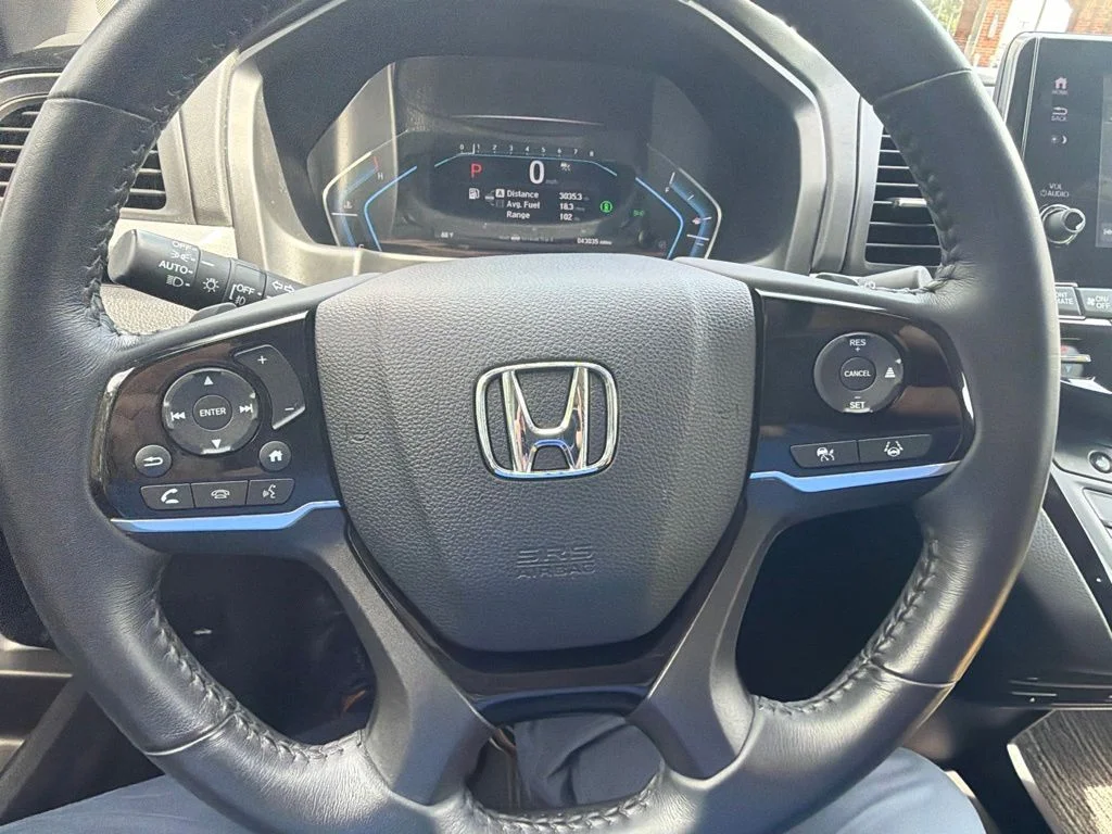 Used 2023 Silver Honda Touring image 20