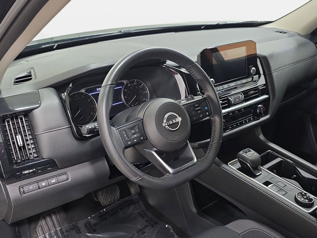 Used 2025 Super Black Nissan SV image 16