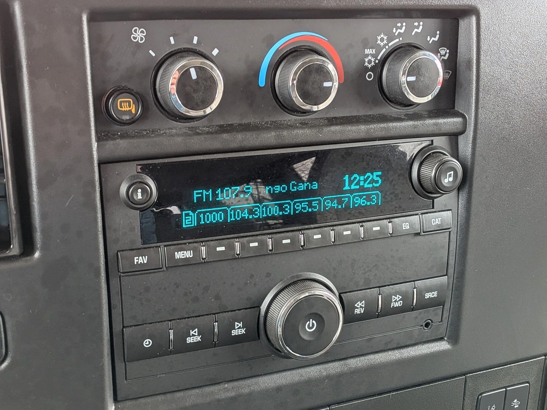 Used 2025 Summit White Chevrolet LT image 14