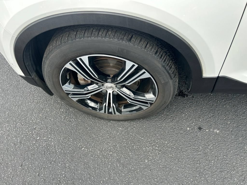 Used 2022 White Volvo Inscription image 16
