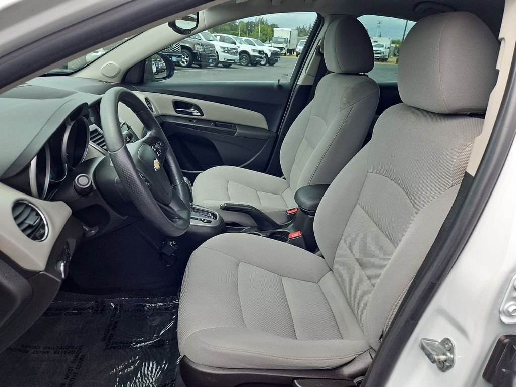 Used 2015 Summit White Chevrolet 1LT image 21