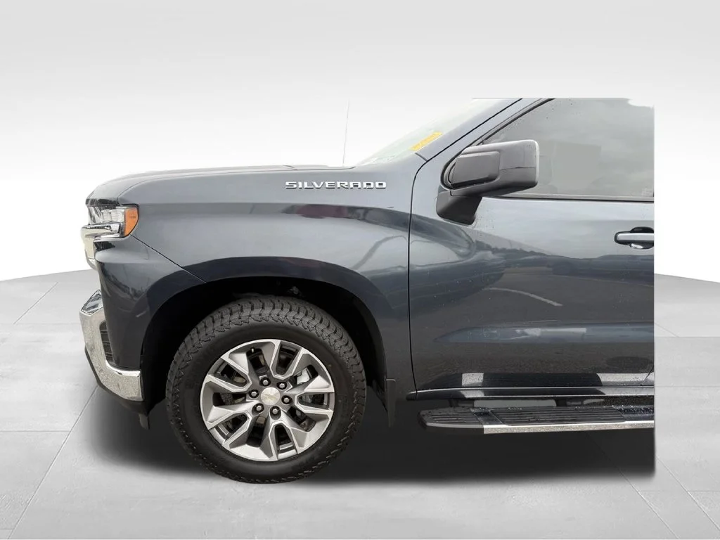Used 2021 Gray Chevrolet LT image 22