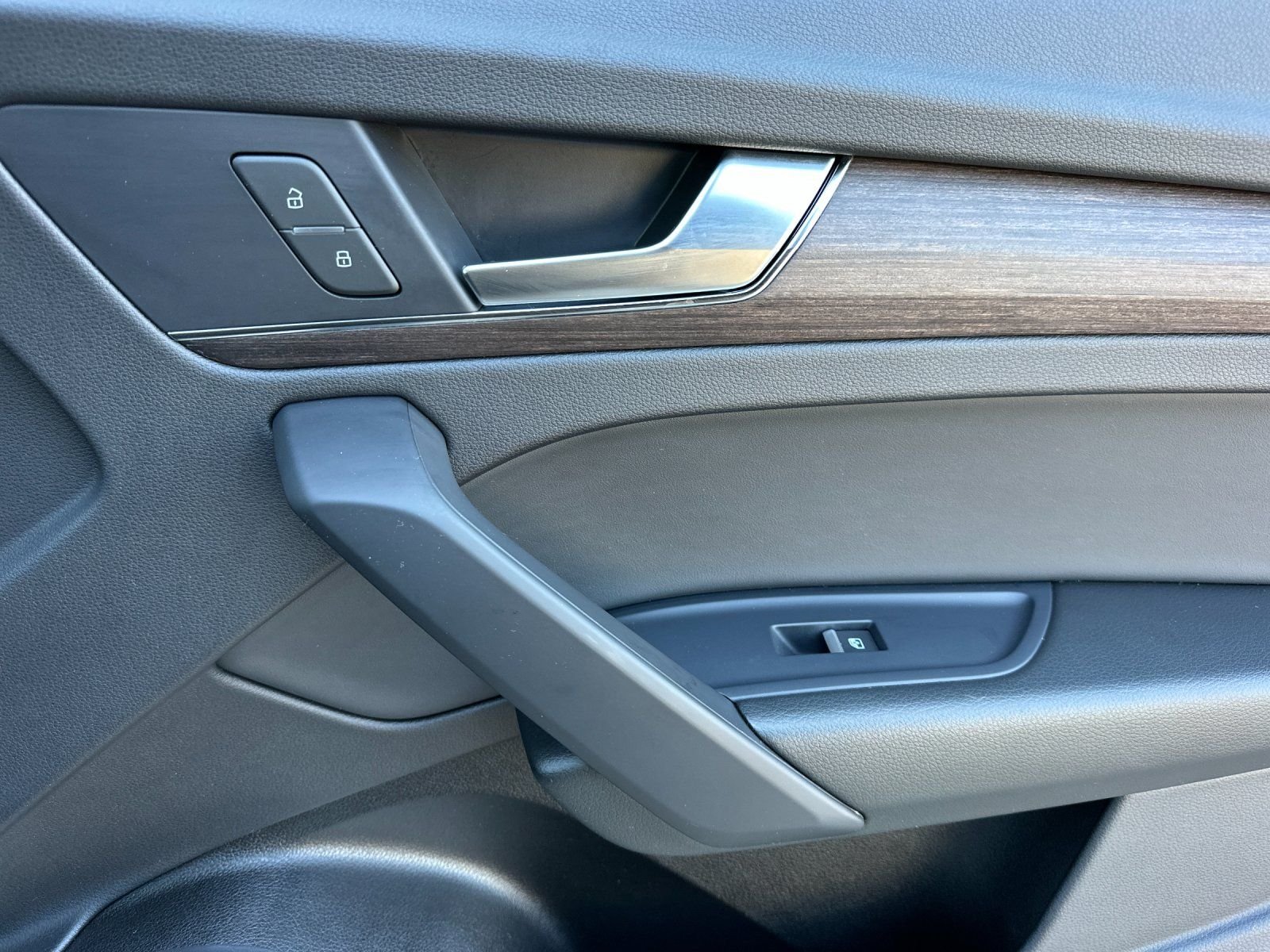Used 2024  Audi 45 S line Premium image 19