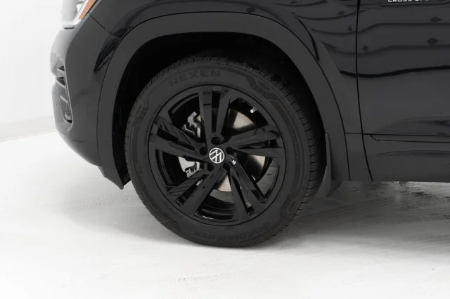 New 2026 Deep Black Pearl Volkswagen 2.0T SEL R-Line Black image 11