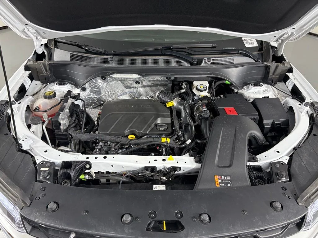 Used 2025 White Chevrolet LT image 46