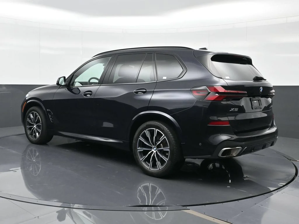 Used 2024 Black BMW xDrive40i image 3