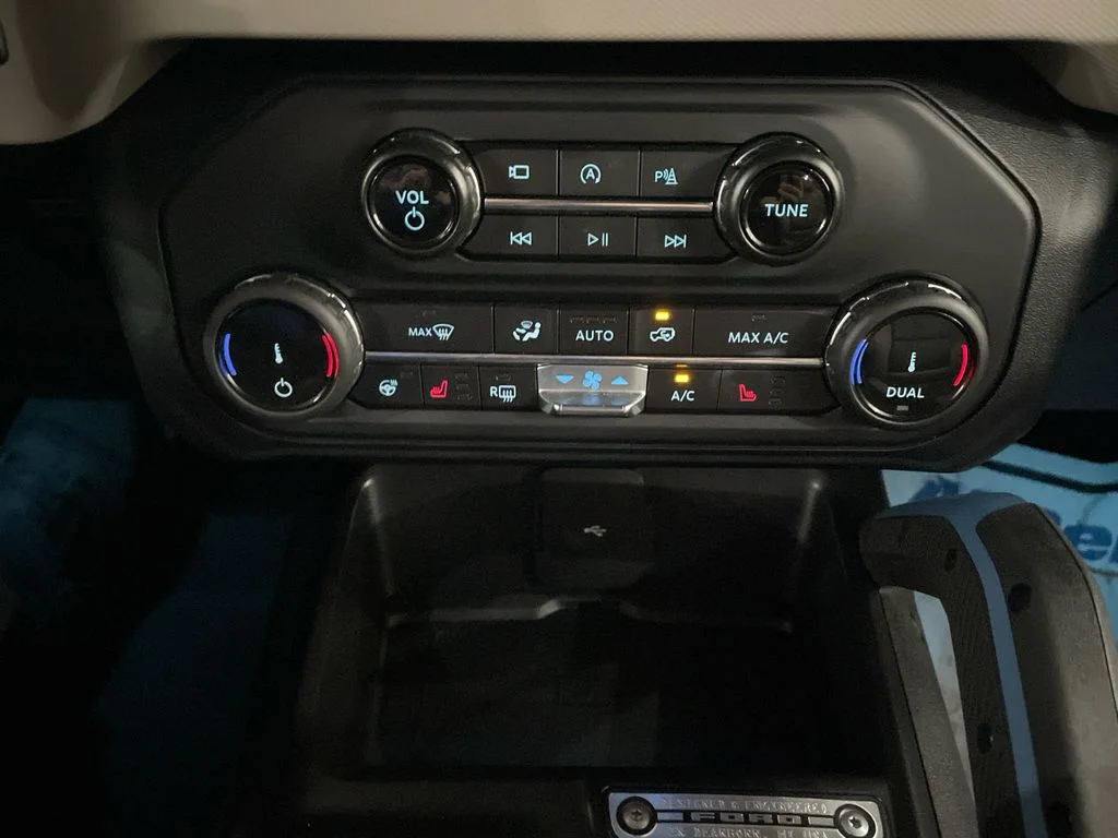 Used 2022 CYBER ORANGE MET TRI-COAT Ford Wildtrak image 22