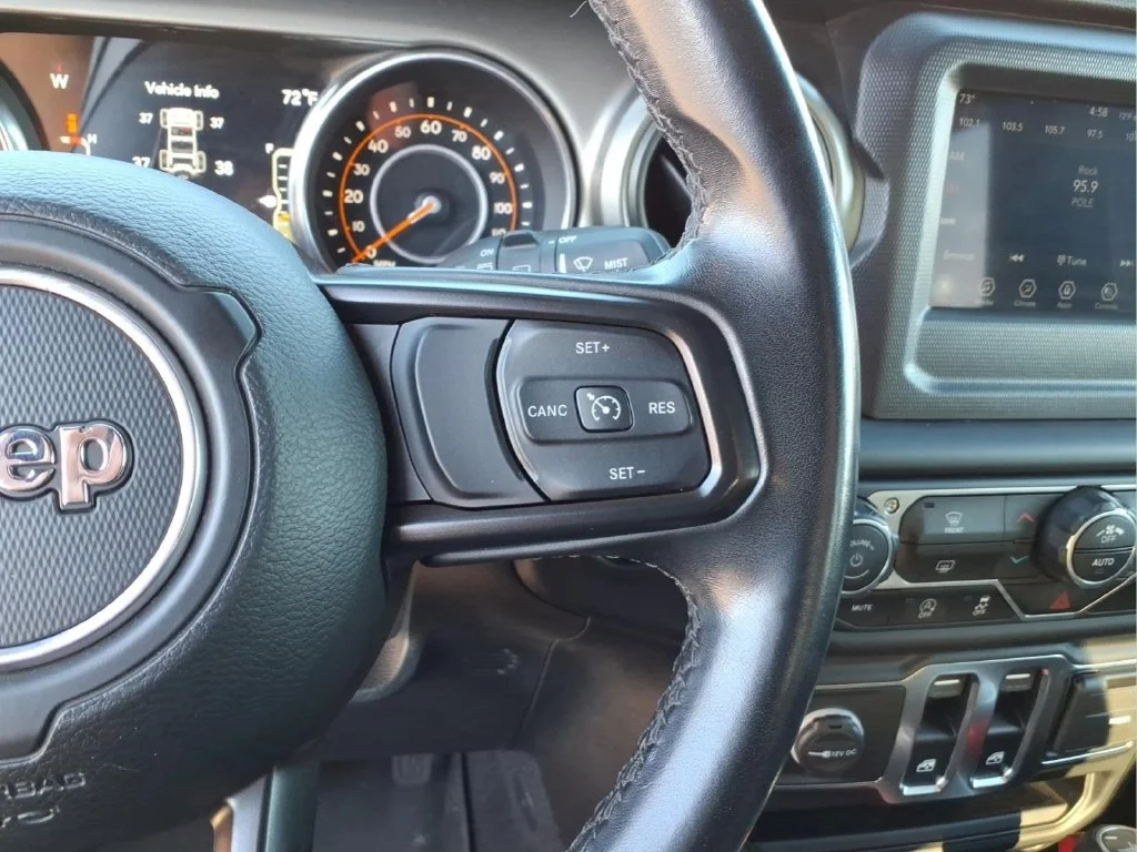 Used 2021 Red Jeep Sport S image 23