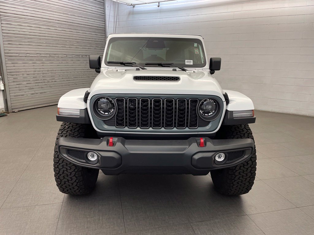 New 2026 Bright White Clear-Coat Exterior Paint Jeep Rubicon image 6