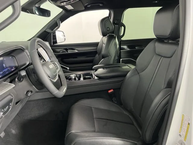 2023 Jeep Wagoneer L Series III - Photo 32
