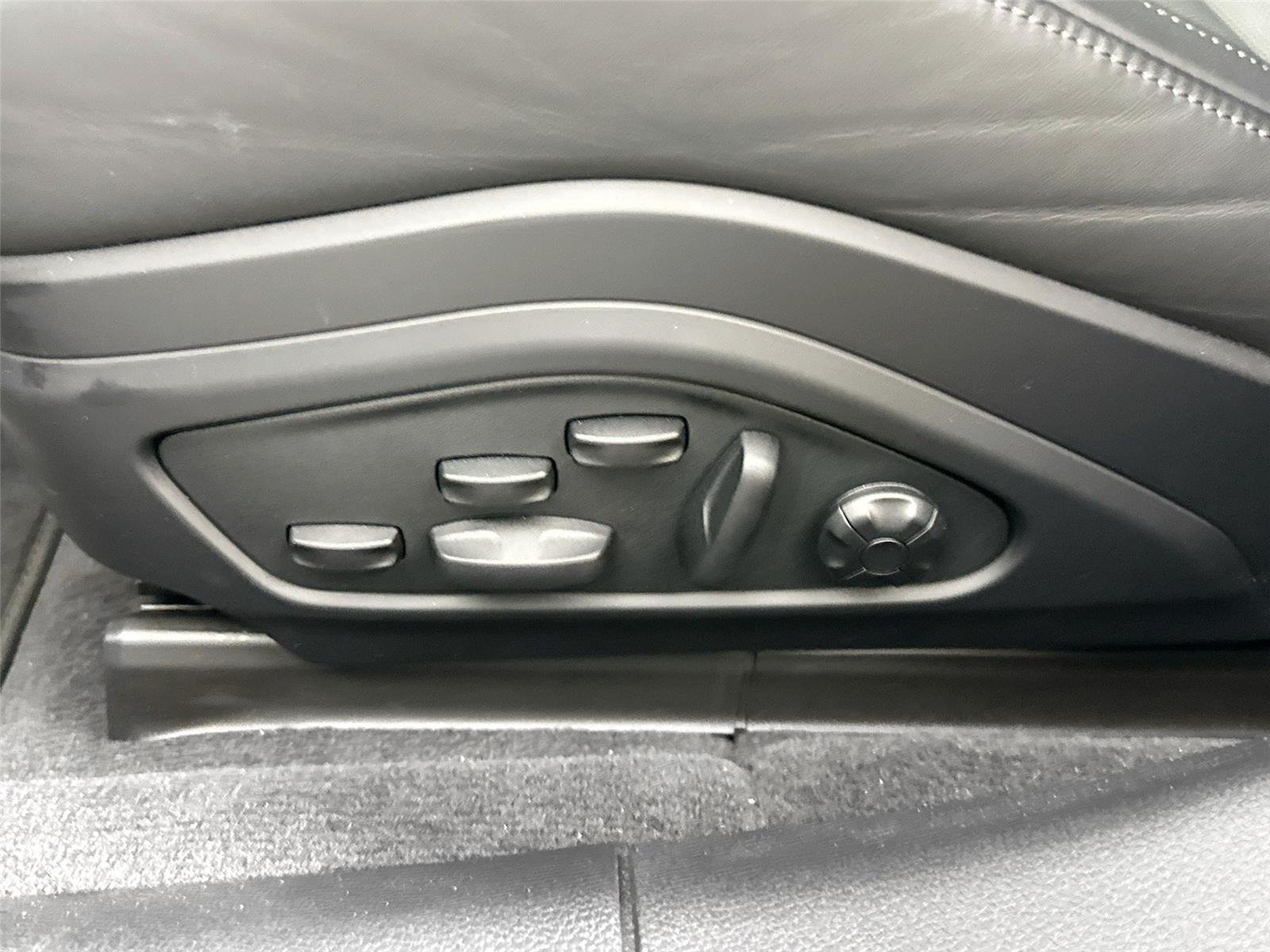 Used 2024 Volcano Grey Metallic Porsche  image 32