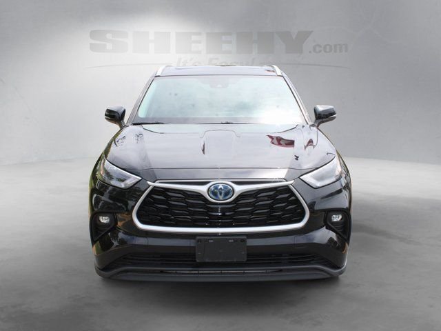 Used 2022 Black Toyota XLE image 14