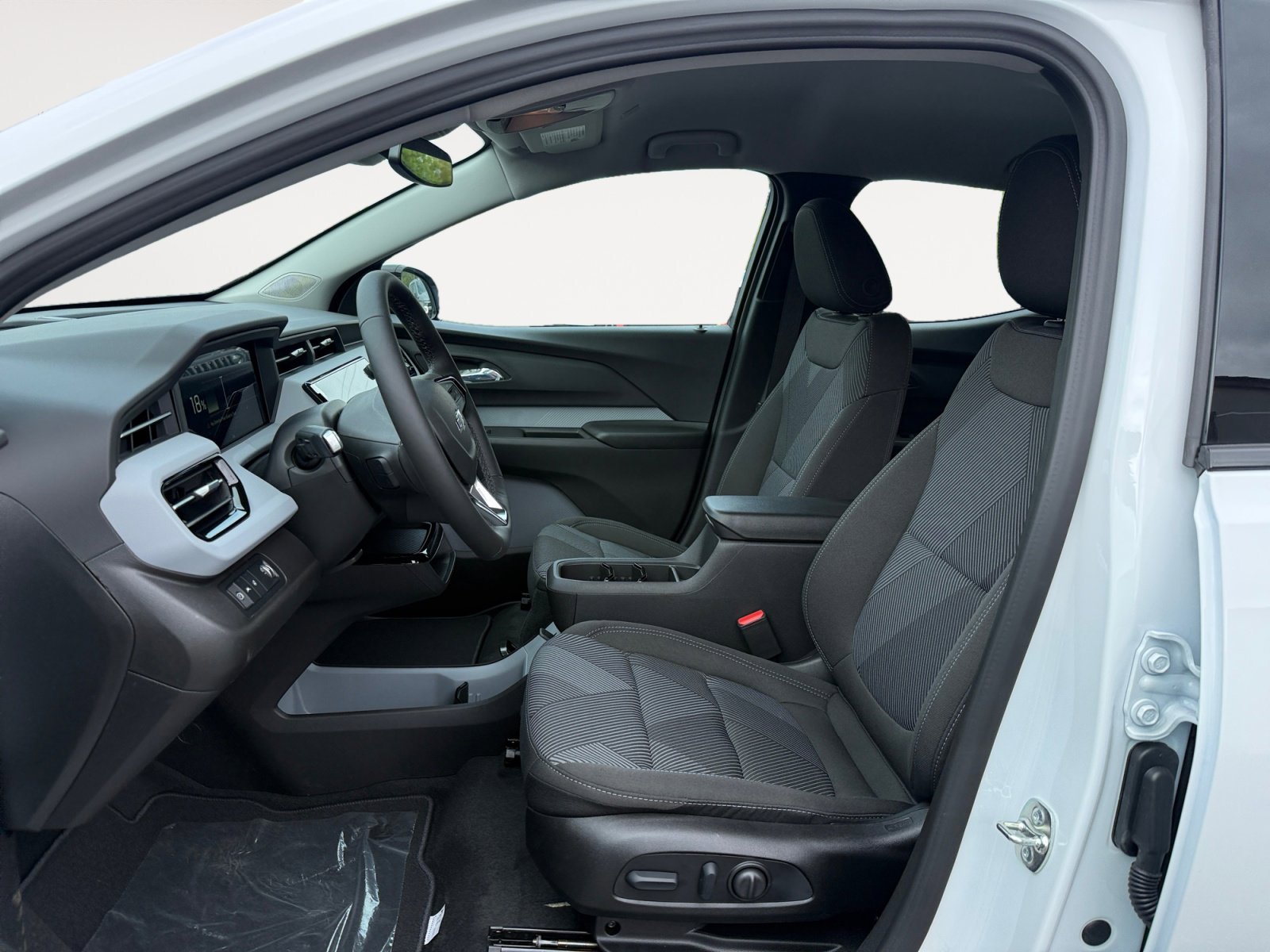 New 2027 Summit White Chevrolet LT image 10