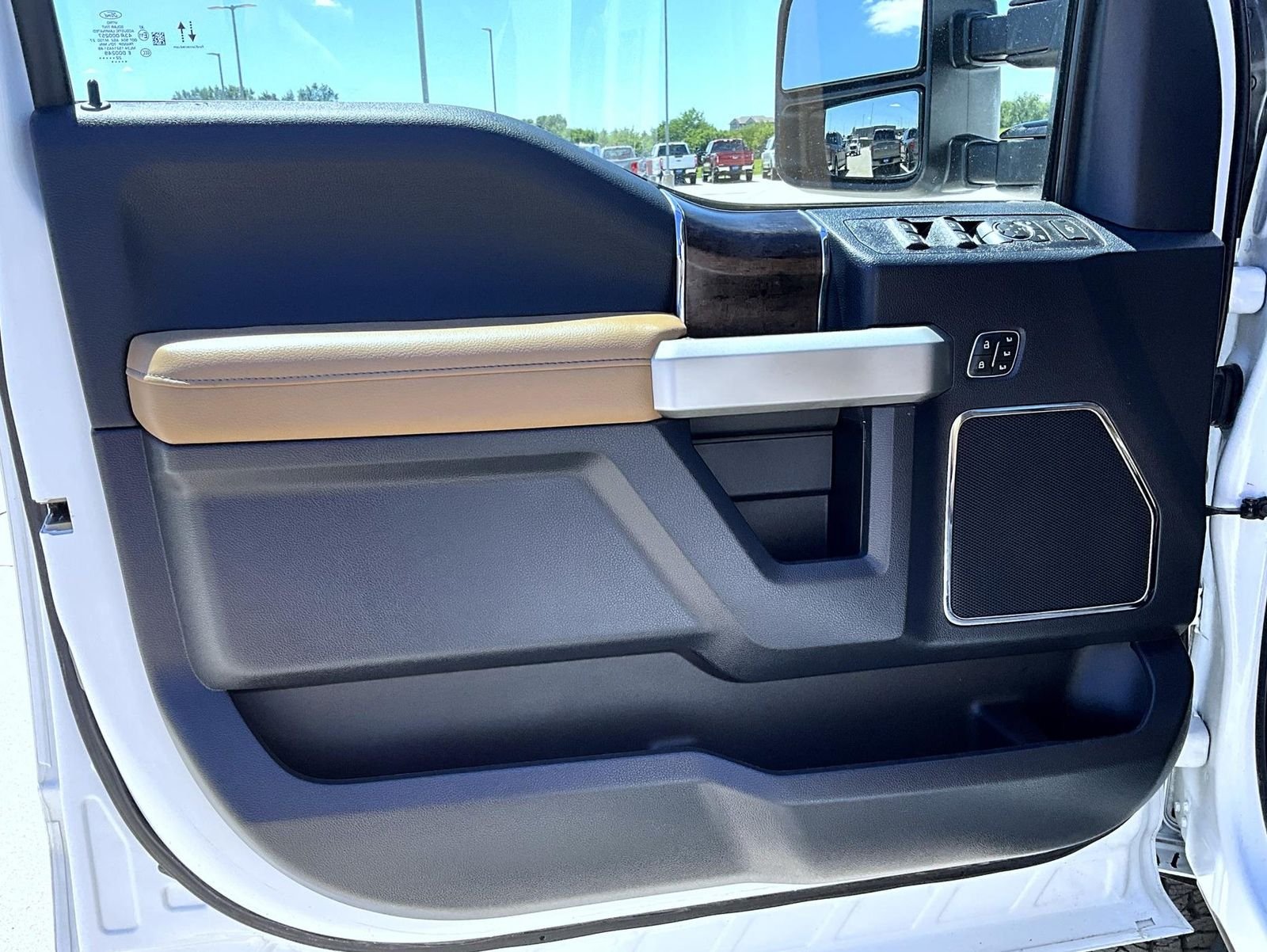 Used 2022 White Ford Lariat image 9