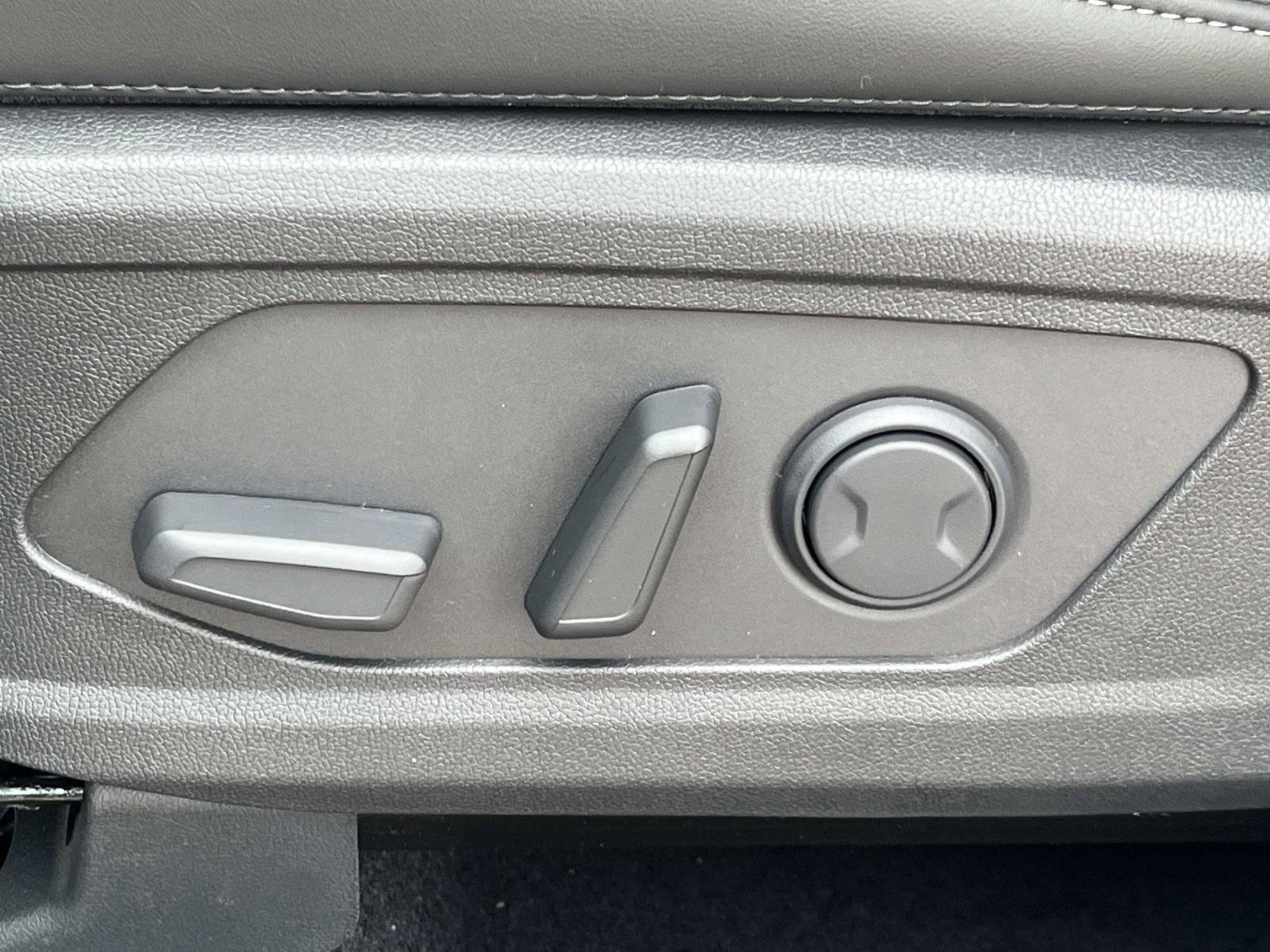 New 2026 Wolf Gray Kia S image 25