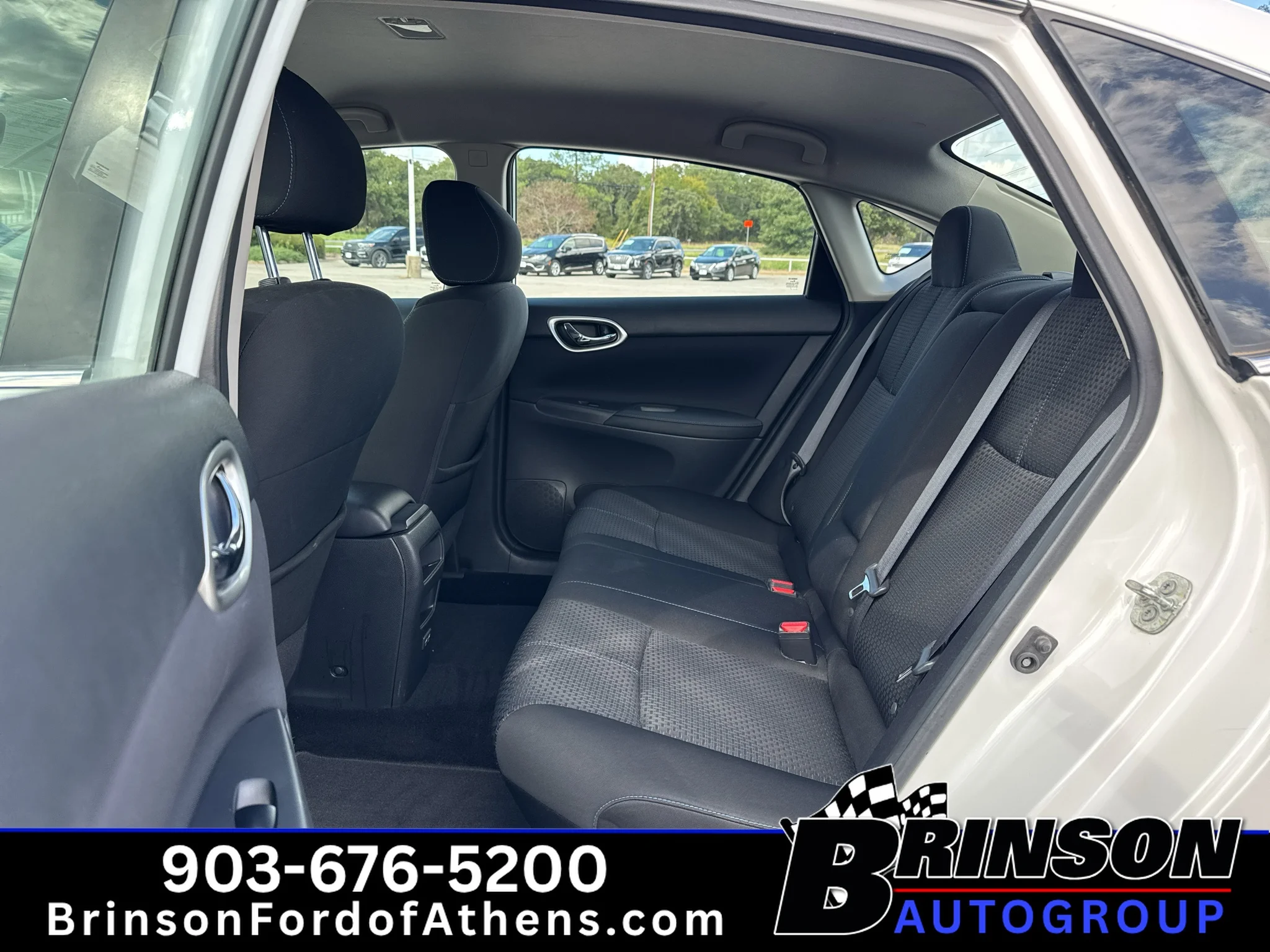 Used 2018 Aspen White Nissan SR image 11