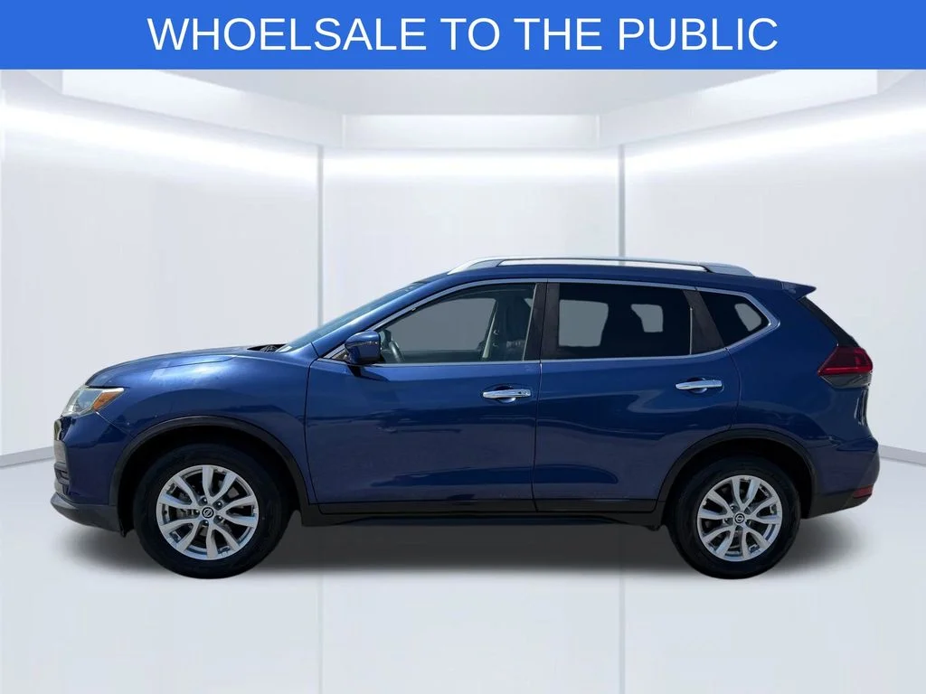 Used 2020 Blue Nissan SV image 2