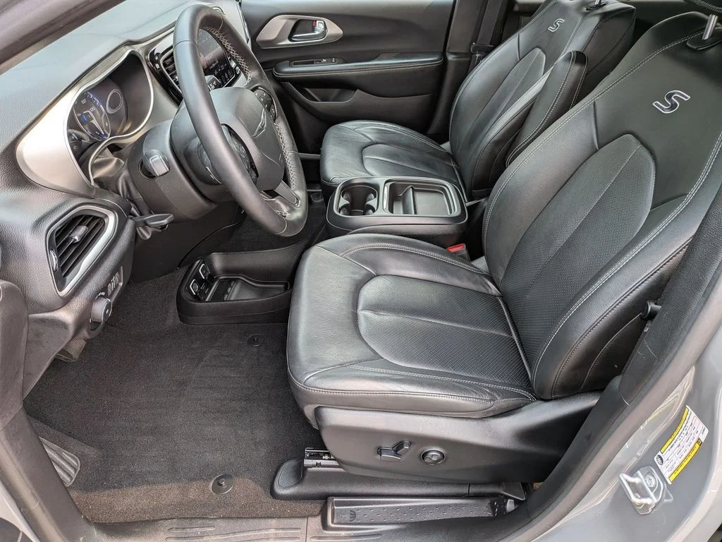 Used 2020 White Chrysler Launch Edition image 11