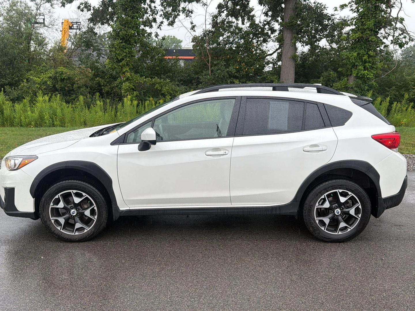 Used 2018 Crystal White Pearl Subaru Premium image 7