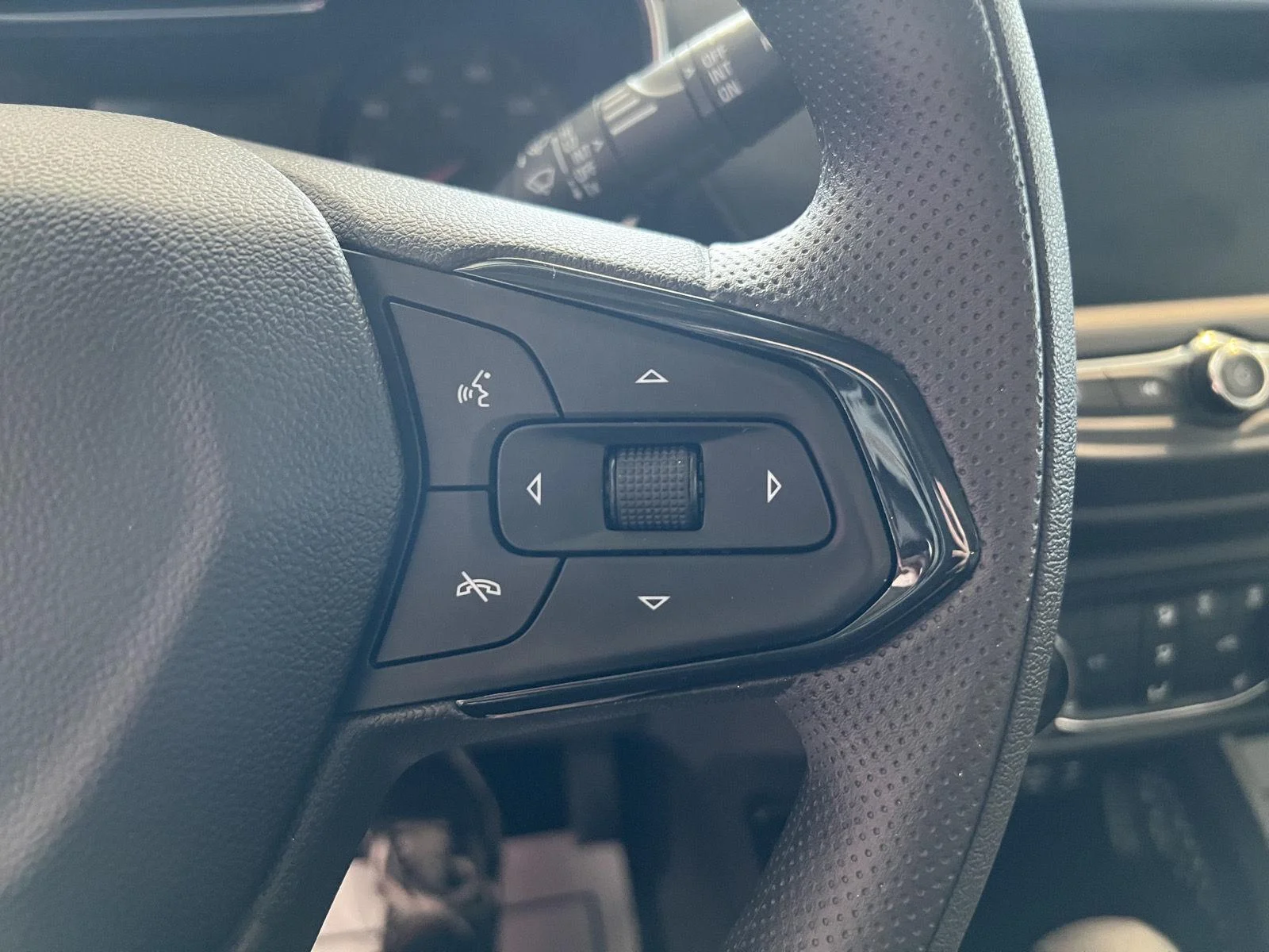 Used 2023 Summit White Chevrolet LT image 22