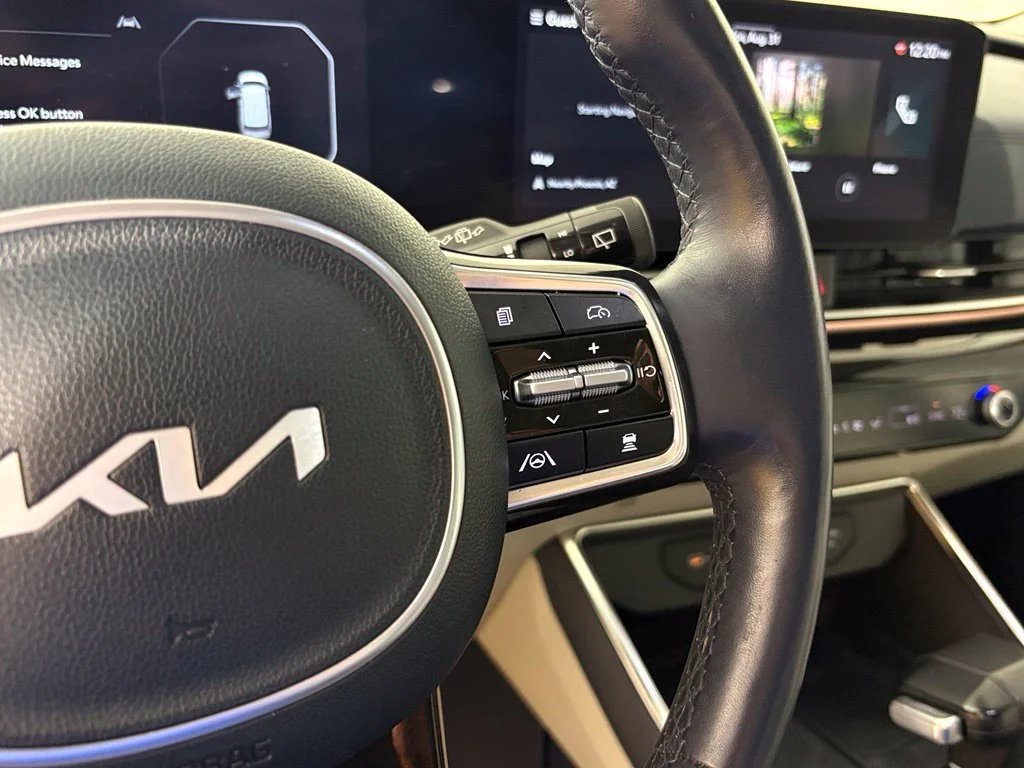 Used 2025 White Kia SX Prestige image 22