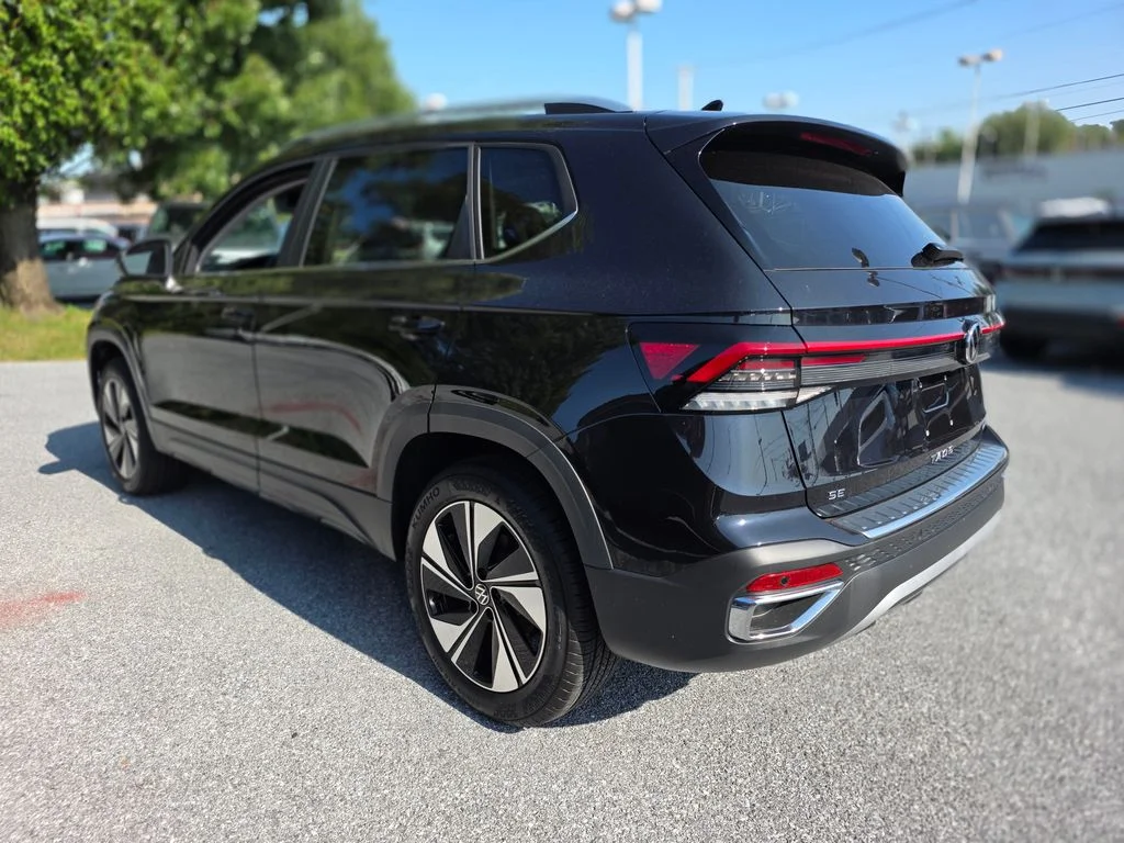 New 2026 Deep Black Pearl Volkswagen 1.5T SE image 5
