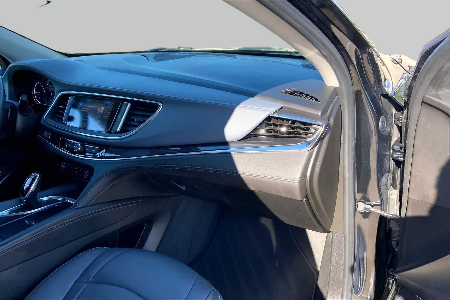 Used 2020 Ebony Twilight Metallic Buick Essence image 18