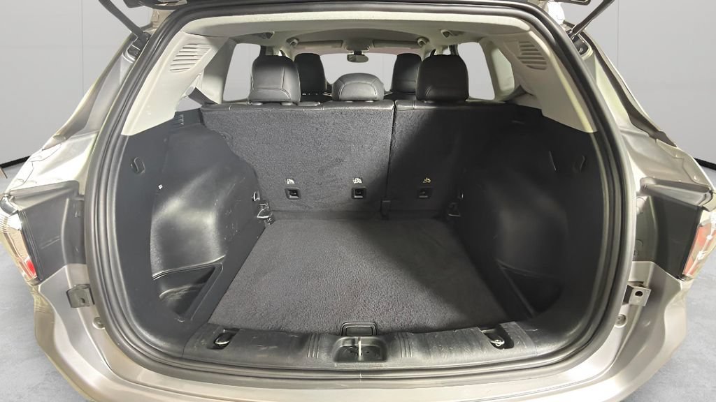 Used 2020 Silver Jeep Latitude FWD image 27