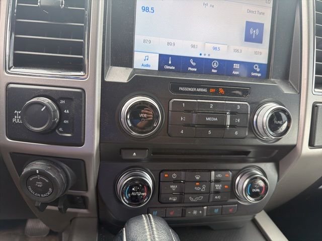 Used 2017 Magnetic Ford Lariat image 33