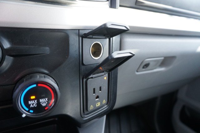 Used 2025 Oxford White Ford XLT image 33