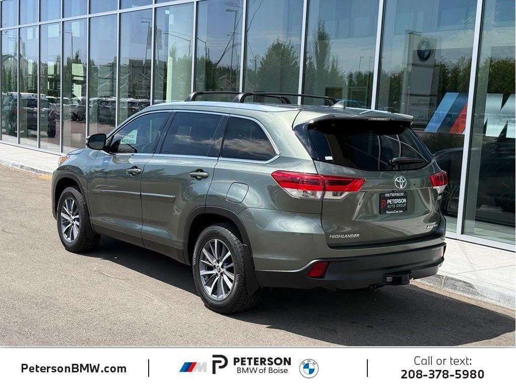 Used 2019 Green Toyota XLE image 3